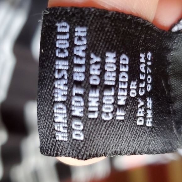 MSK black white and red graphic dress with chain accent. Size large - Picture 9 of 11